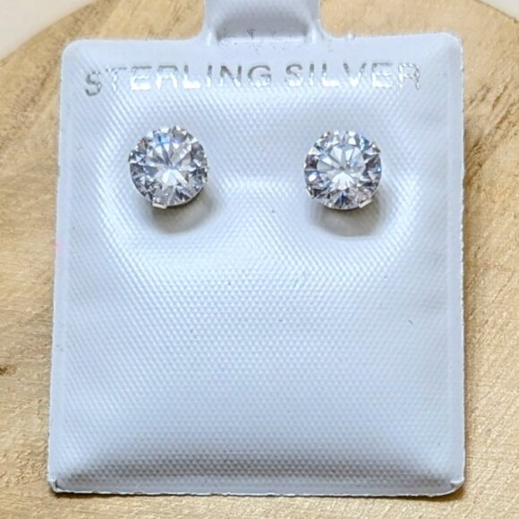 🆕.925 STERLING SILVER ROUND CUBIC ZIRCONIA STUD EARRINGS - UNISEX - Picture 1 of 1